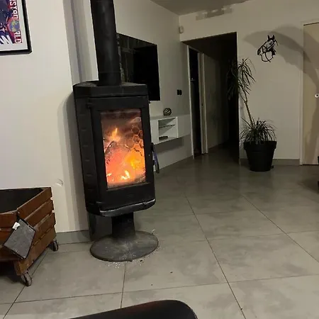 Maison Moderne Au Calme Avec Billard, Jacuzzi, Bain à Remous, Piscine, Babyfoot Villa *