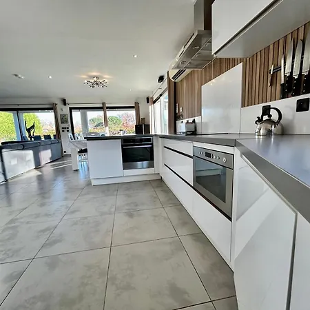Villa Maison Moderne Au Calme Avec Billard, Jacuzzi, Bain à Remous, Piscine, Babyfoot