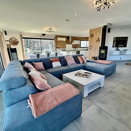 Maison Moderne Au Calme Avec Billard, Jacuzzi, Bain à Remous, Piscine, Babyfoot Villa