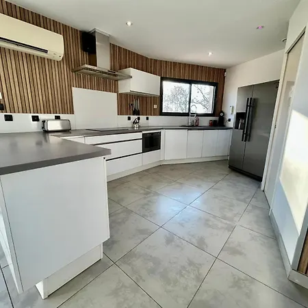 Maison Moderne Au Calme Avec Billard, Jacuzzi, Bain à Remous, Piscine, Babyfoot Villa