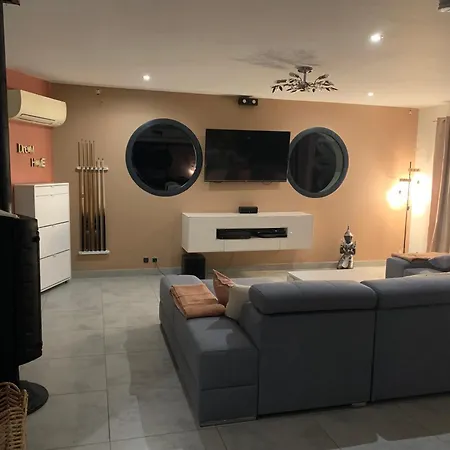 Villa Maison Moderne Au Calme Avec Billard, Jacuzzi, Bain à Remous, Piscine, Babyfoot *