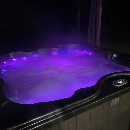 Villa Maison Moderne Au Calme Avec Billard, Jacuzzi, Bain à Remous, Piscine, Babyfoot