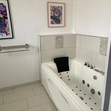 Maison Moderne Au Calme Avec Billard, Jacuzzi, Bain à Remous, Piscine, Babyfoot * Labastide-du-Temple