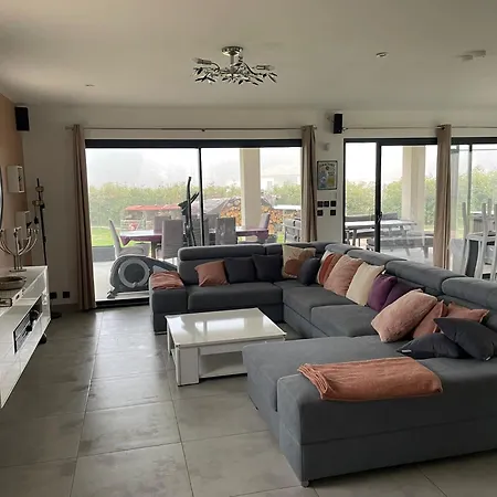 Maison Moderne Au Calme Avec Billard, Jacuzzi, Bain A Remous, Piscine, Babyfoot *