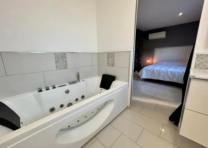 וילה Maison Moderne Au Calme Avec Billard, Jacuzzi, Bain A Remous, Piscine, Babyfoot Labastide-du-Temple