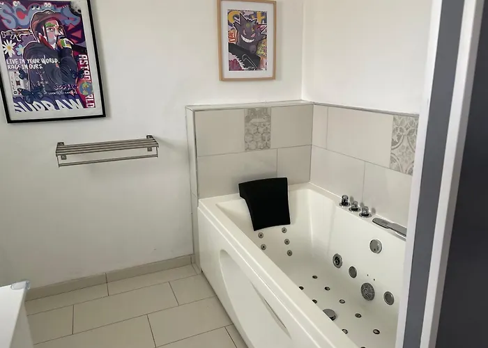 Maison Moderne Au Calme Avec Billard, Jacuzzi, Bain A Remous, Piscine, Babyfoot * Labastide-du-Temple