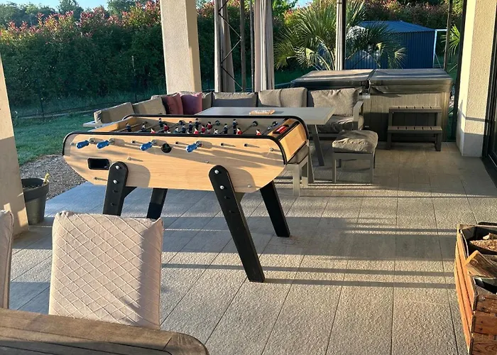 Maison Moderne Au Calme Avec Billard, Jacuzzi, Bain A Remous, Piscine, Babyfoot *